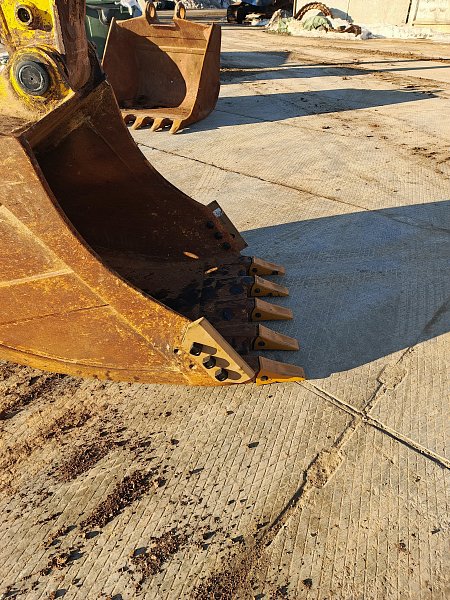 Гусеничный экскаватор Komatsu PC210-10M0 (DBCDR104)