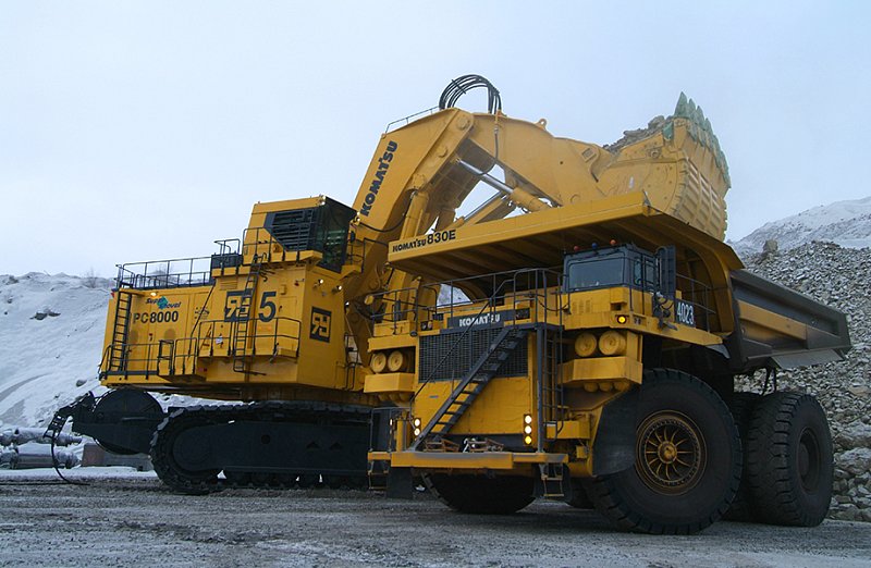 Самосвал Komatsu 830E-AC