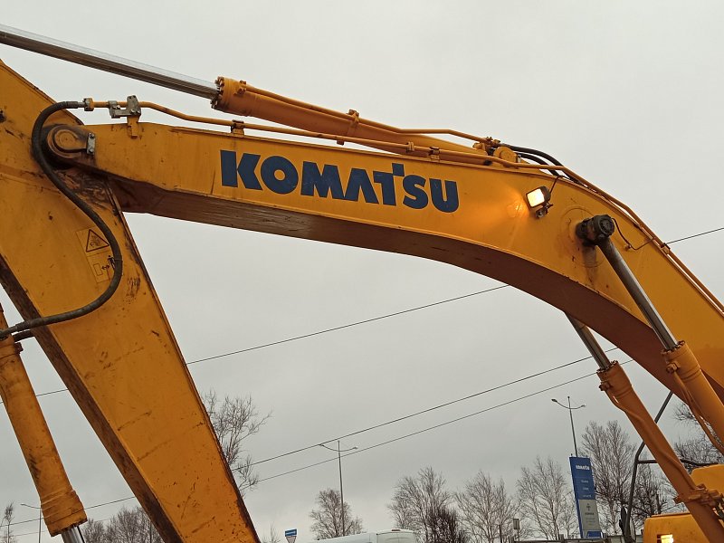 Гусеничный экскаватор Komatsu PC300-8M0 (Y301664)