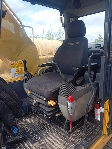 Гусеничный экскаватор Komatsu PC200-8M0 (358617)