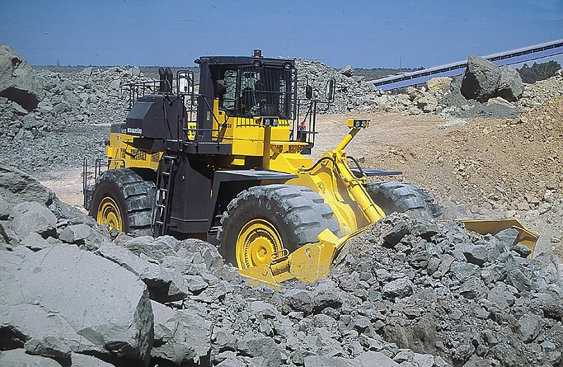 Колесный бульдозер Komatsu WD900