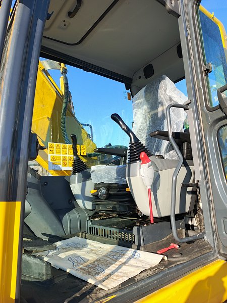 Гусеничный экскаватор Komatsu PC210-10M0 (DBCDR104)