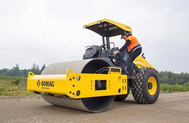 Грунтовой каток Bomag BW 211 D-5