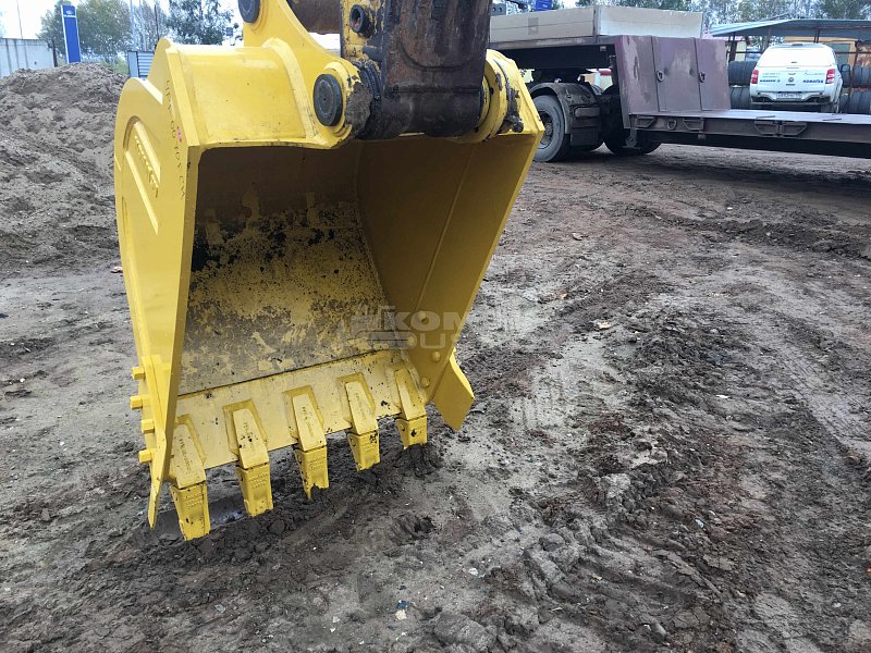 Гусеничный экскаватор Komatsu PC200-8M0 (Y201227)