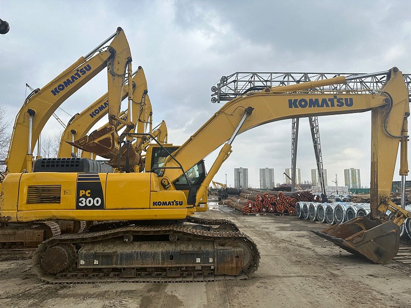Гусеничный экскаватор Komatsu PC300-8M0 (Y301705)