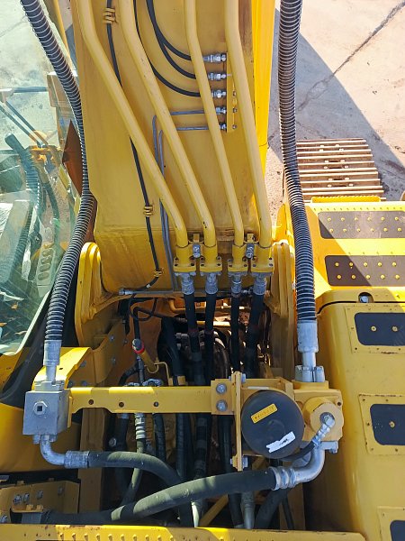 Гусеничный экскаватор Komatsu PC210-10M0 (DBCDR104)