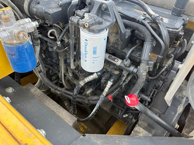 Гусеничный экскаватор Komatsu PC300-8M0 (DBBLR053)