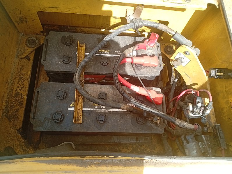 Гусеничный экскаватор Komatsu PC200-8M0 (358617)