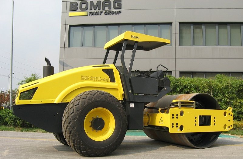 Грунтовой каток Bomag BW 211 D-5